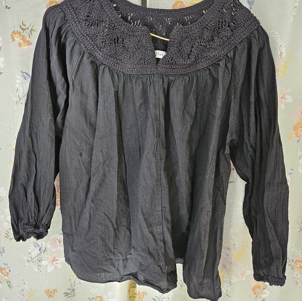 S Neuflora Black blouse